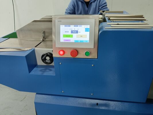 Rückenkarton-Schneidemaschine, glatte Schnittkante, hohe Präzision, hohe Effizienz
