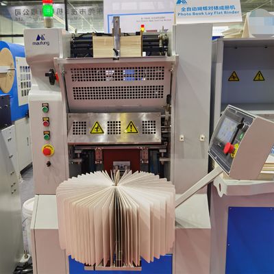 Maufung Vollautomatische Fotoalbumbindmaschine für das Aufstellen von Fotoalben MF-PF400