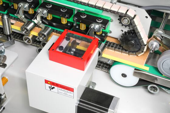 Papiereinwickelmaschine für die Rückseite