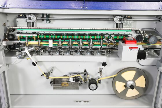 Papiereinwickelmaschine für die Rückseite
